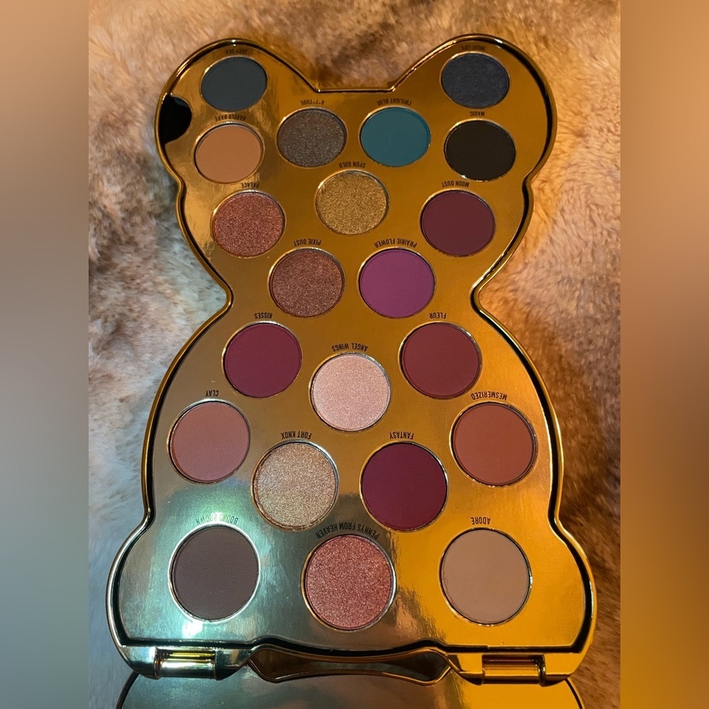 Moschino x SEPHORA Bear eyeshadow palette. Limited edition. Rare. New in box